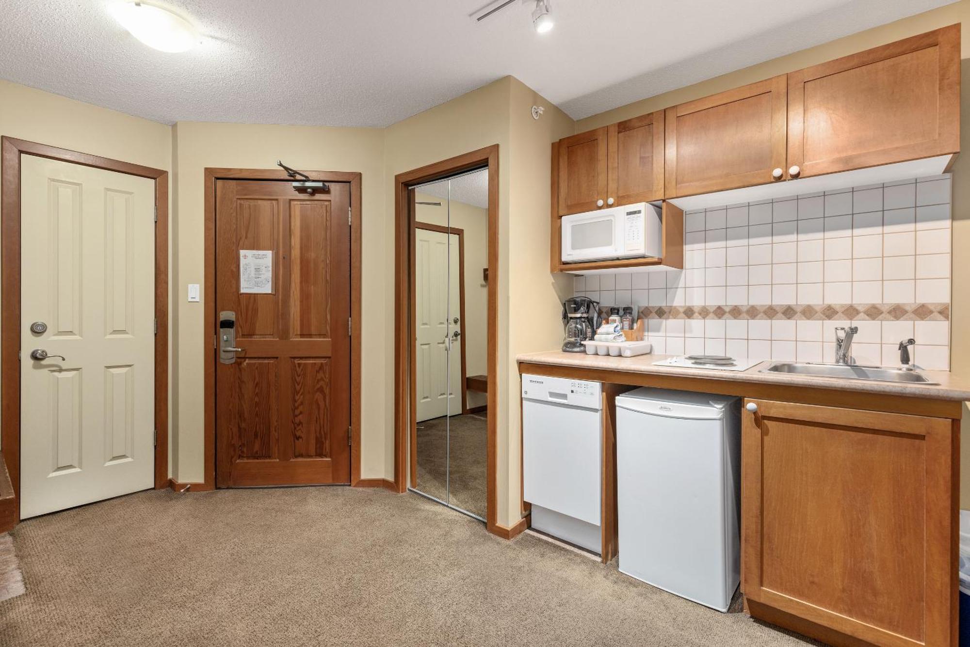 Spring Summer Special Cascade Lodge Suite Wifi 2 Hot Tubs Pool Gym Sauna Ski & Bike Storage Room วิสต์เลอร์ ภายนอก รูปภาพ